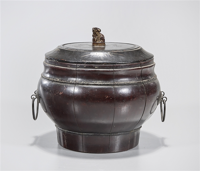 Chinese lacquered covered pot;