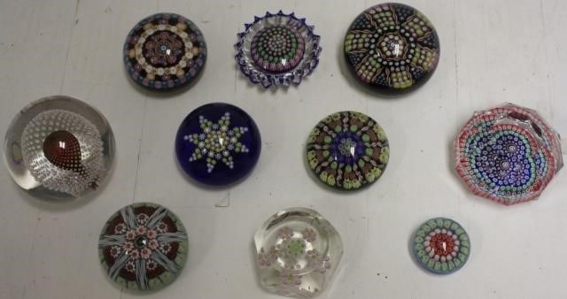 LOT OF 10 PAPERWEIGHTS TO INCLUDE