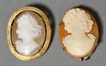 A gold cameo stamped 750 (18K)