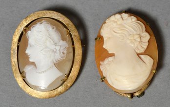 A gold cameo stamped 750 18K  366e1e