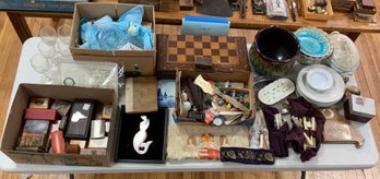 A table lot of vintage collectibles  366e80