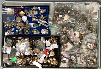 A large lot of jewelry including  366f09