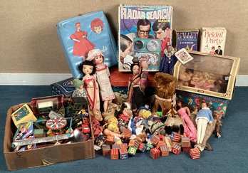 Assorted vintage toys many in 366f52