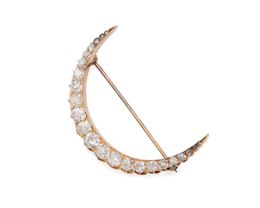 18K GOLD AND DIAMOND CRESCENT BROOCH18K 367324