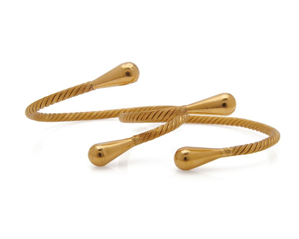 PAIR OF 18K GOLD BRACELETSPair