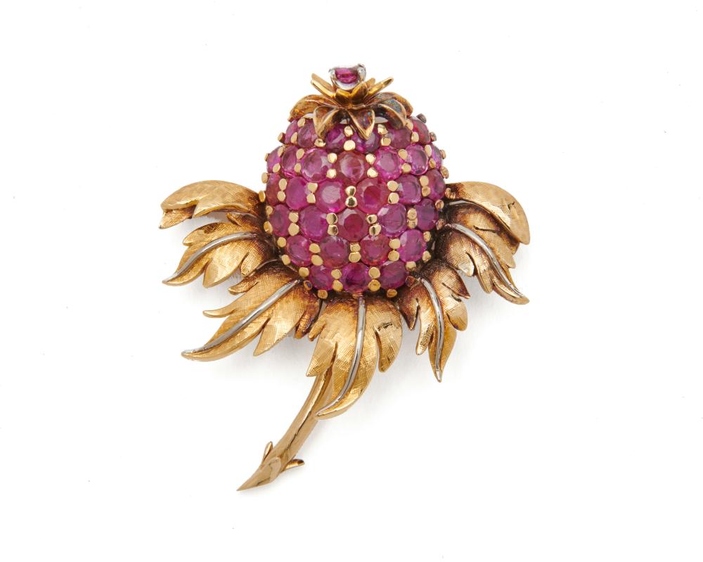 18K GOLD AND RUBY PINEAPPLE BROOCH18K 3675e7