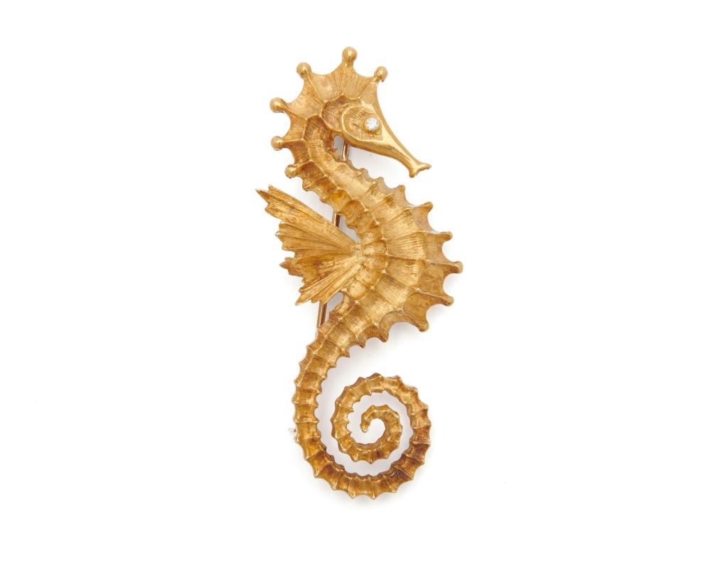 18K GOLD AND DIAMOND SEAHORSE BROOCH18K