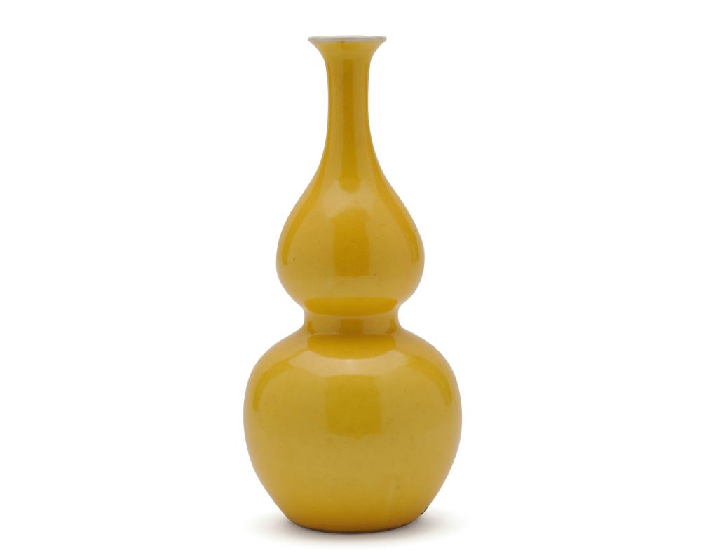 CHINESE YELLOW DOUBLE GOURD VASEChinese 367690