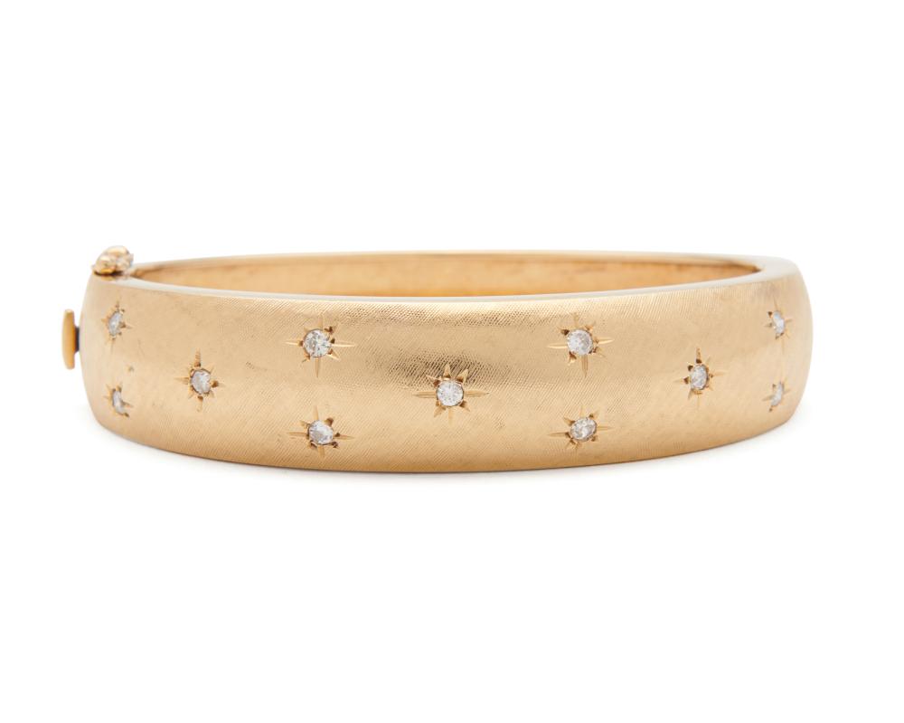 14K GOLD AND DIAMOND BANGLE BRACELET14K