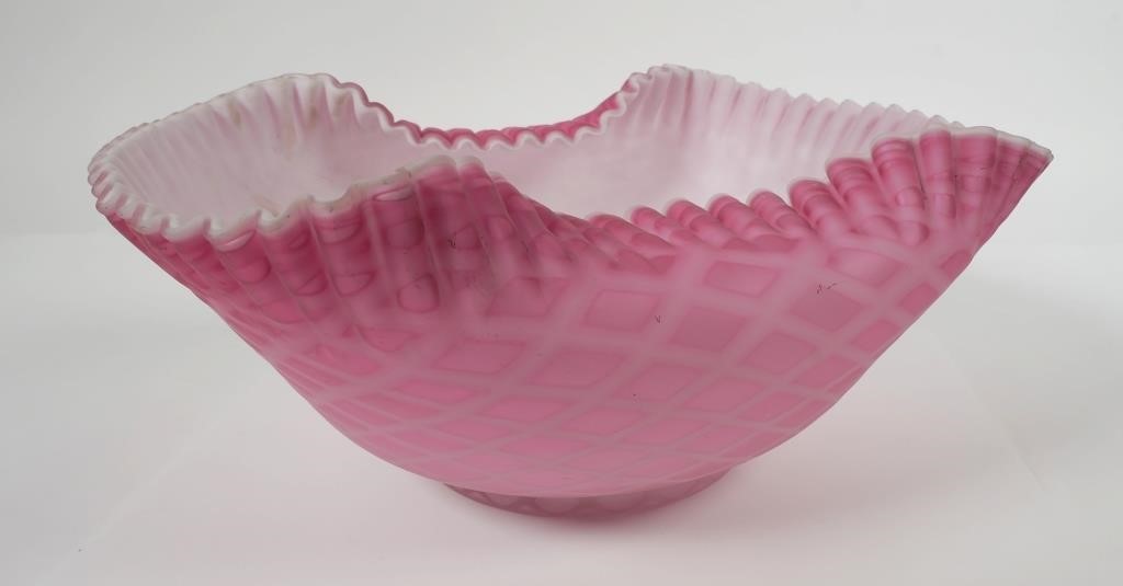 WEBB, PINK CASED DIAMOND QUILTED BOWLPink