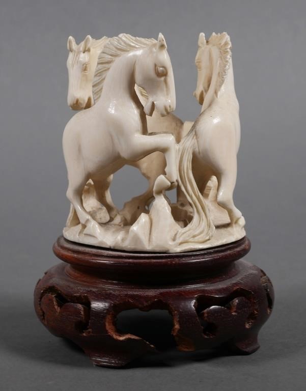 CHINESE IVORY CARVING THREE HORSE SCULPTUREChinese