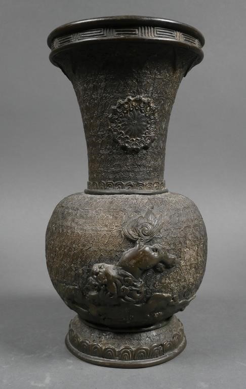 CHINESE BRONZE VASE FOO DOGSAntique 3654f9