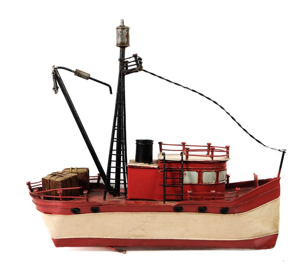 EARLY PAINTED TIN MODEL TOY TUG 36556b