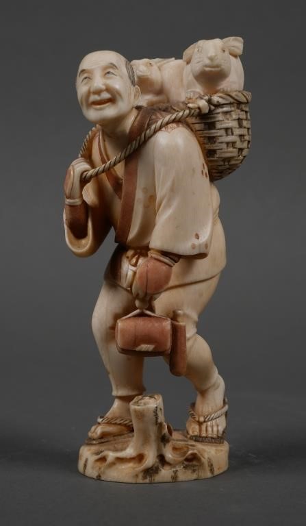 ANTIQUE JAPANESE IVORY CARVED STATUEOld