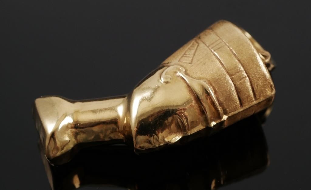 21K GOLD NEFERTITI EGYPTIAN PENDANTMiddle