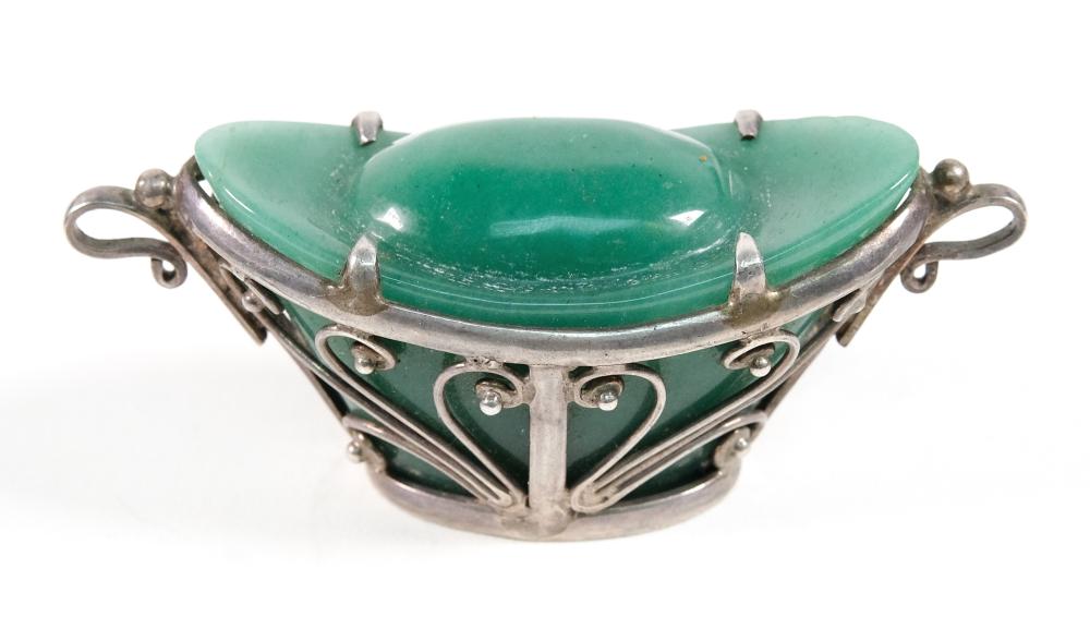 JADE AND STERLING SILVER OBJET DARTJade