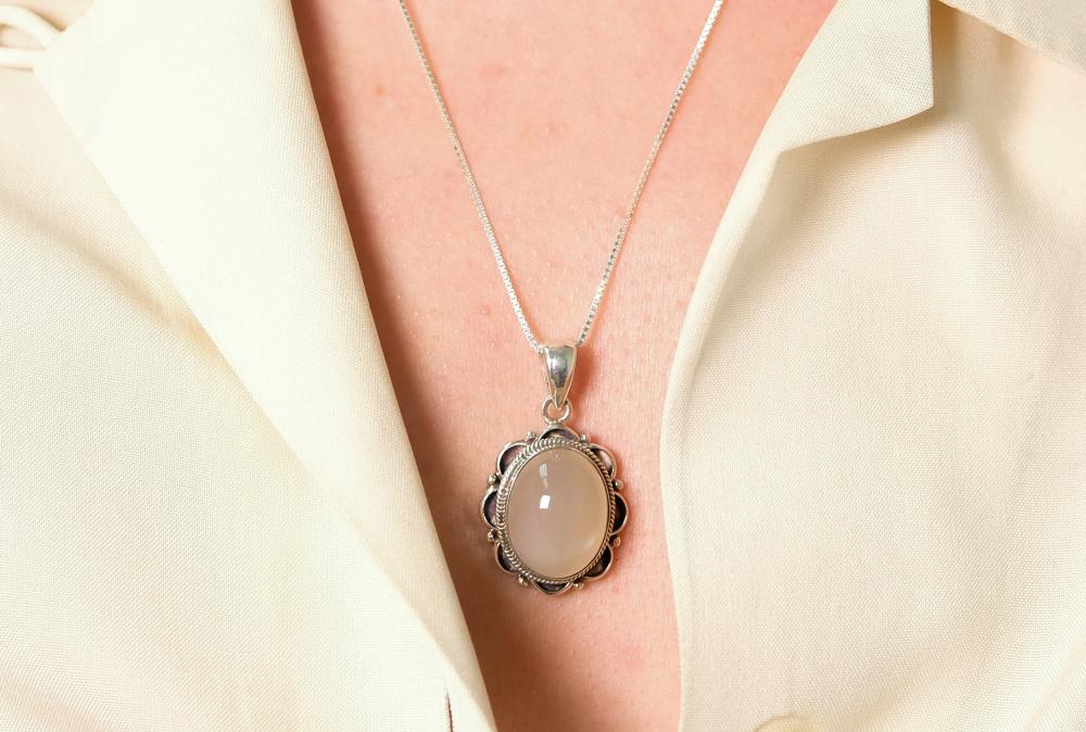 STERLING SILVER & MOONSTONE PENDANT