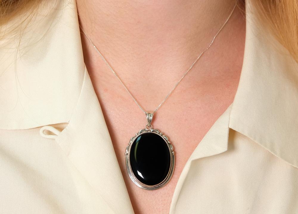 STERLING SILVER & ONYX PENDANT