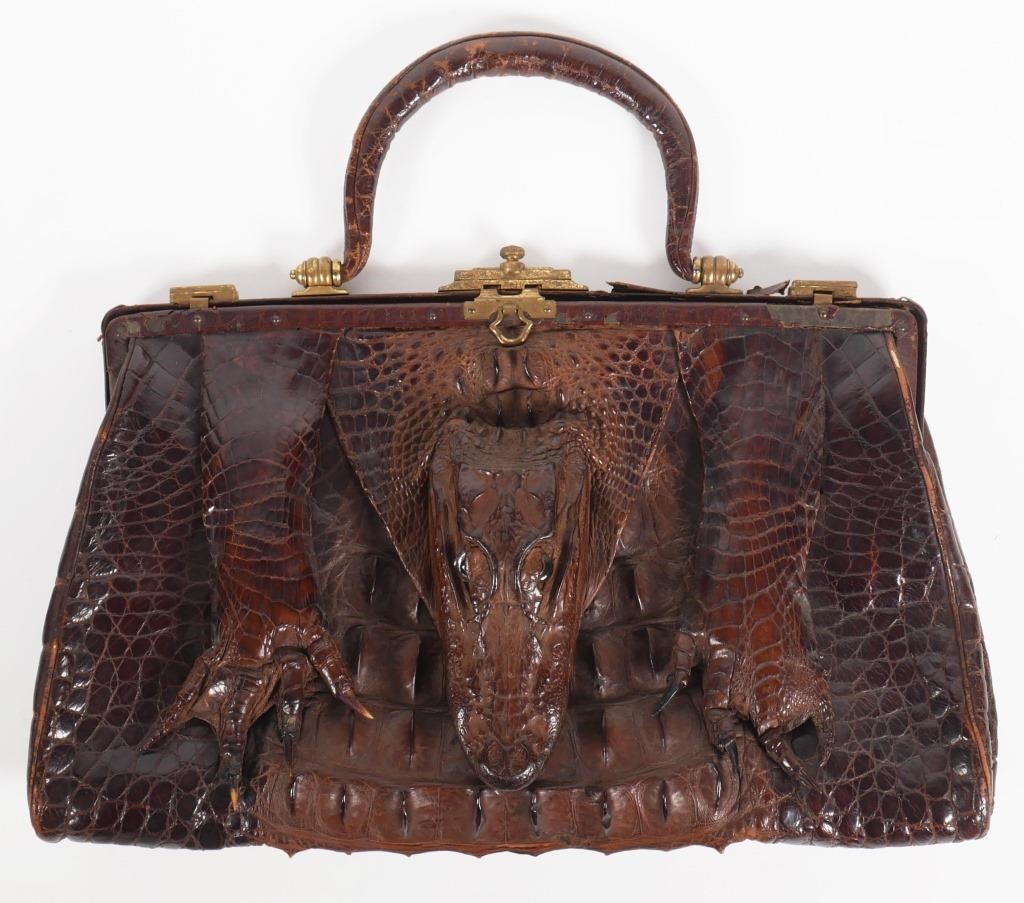 VINTAGE ALLIGATOR PURSEEveryone