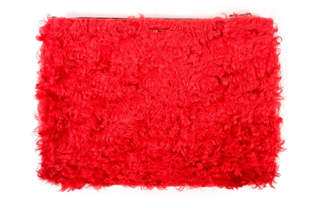 MIU MIU XL RED FAUX SHEARLING CLUTCHMiu 36598b