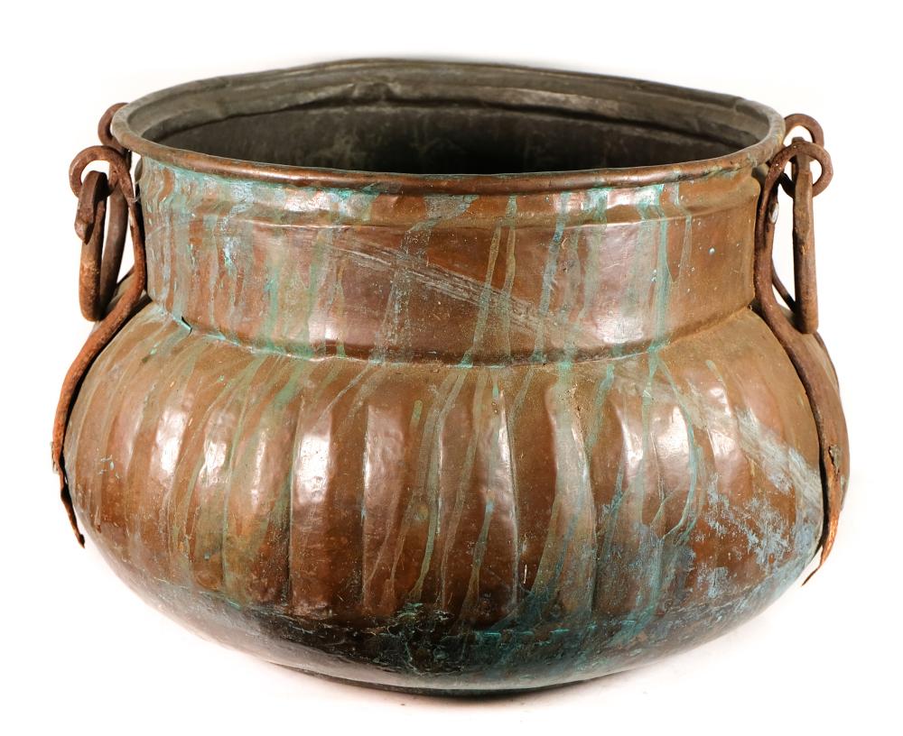 ANTIQUE COPPER RIBBED HEARTH POT