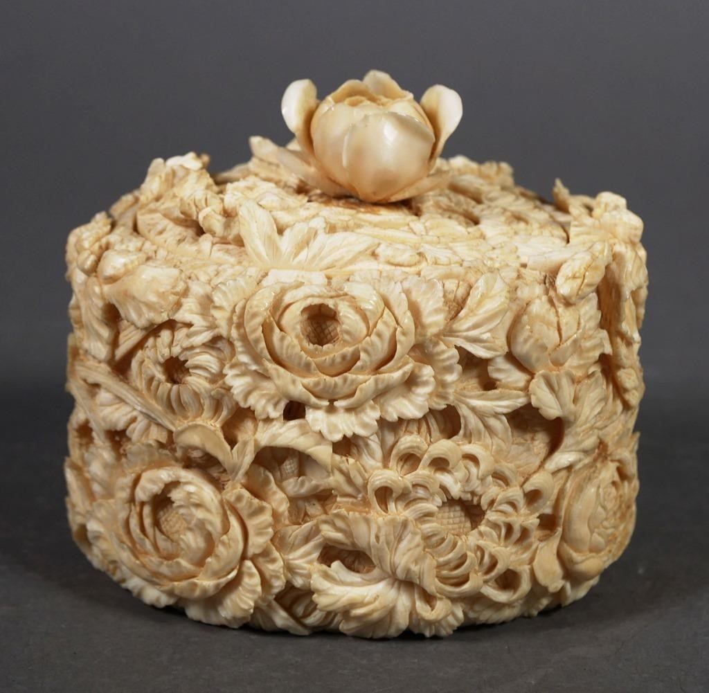 CARVED FLORAL IVORY CHINESE TRINKET 365ab3