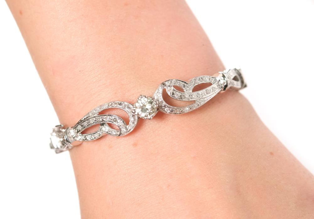 14K WHITE GOLD & DIAMOND BRACELET14k