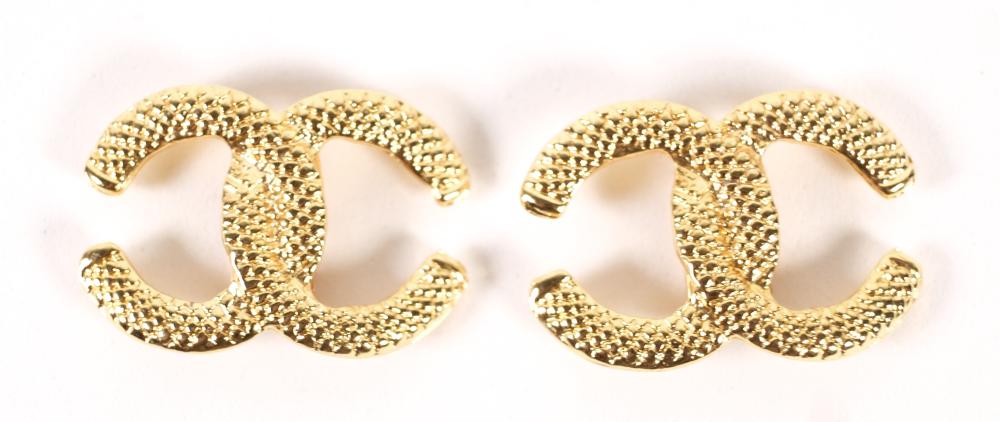 VINTAGE CHANEL STYLE GOLD TONE 365c14