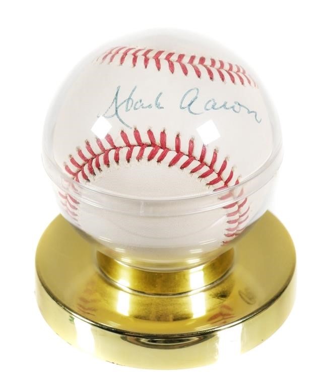 HANK AARON SIGNED BALL DISPLAY 365e36