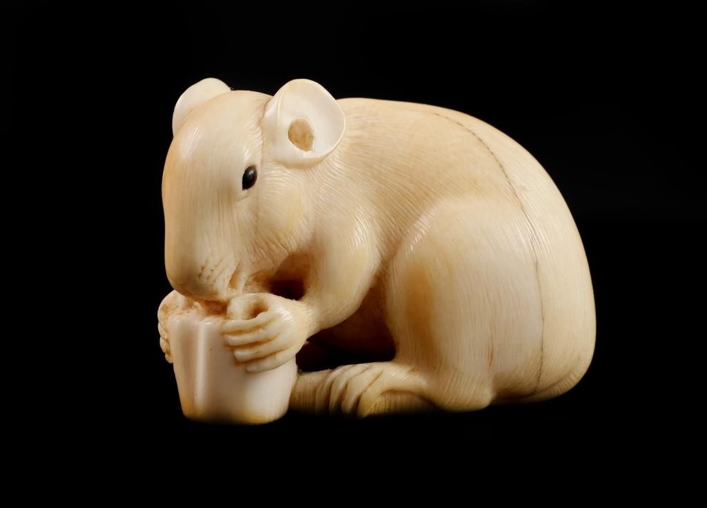 ANTIQUE JAPANESE NETSUKE OF RAT,