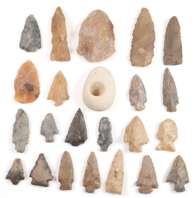 23 ARROWHEADS & STONE TOOLSOld estate