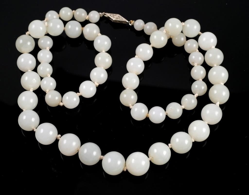 CHINESE WHITE JADE BEAD NECKLACE