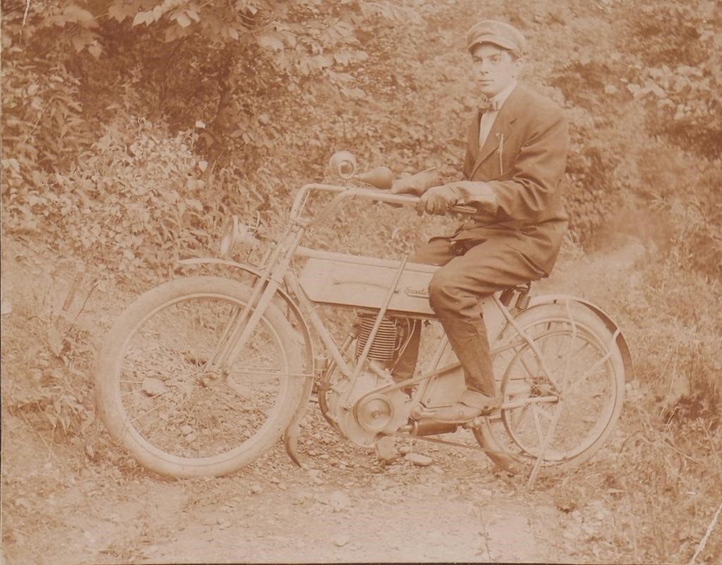 PHOTOGRAPH 1911 EXCELSIOR MOTORCYCLEAntique 36607b