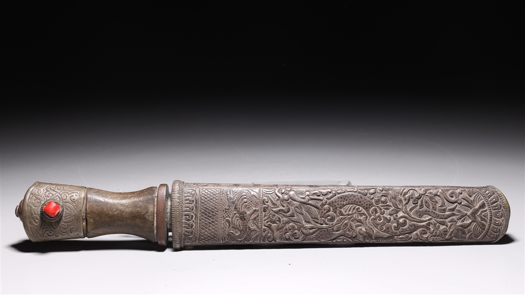 Fine antique Tibetan dagger featuring