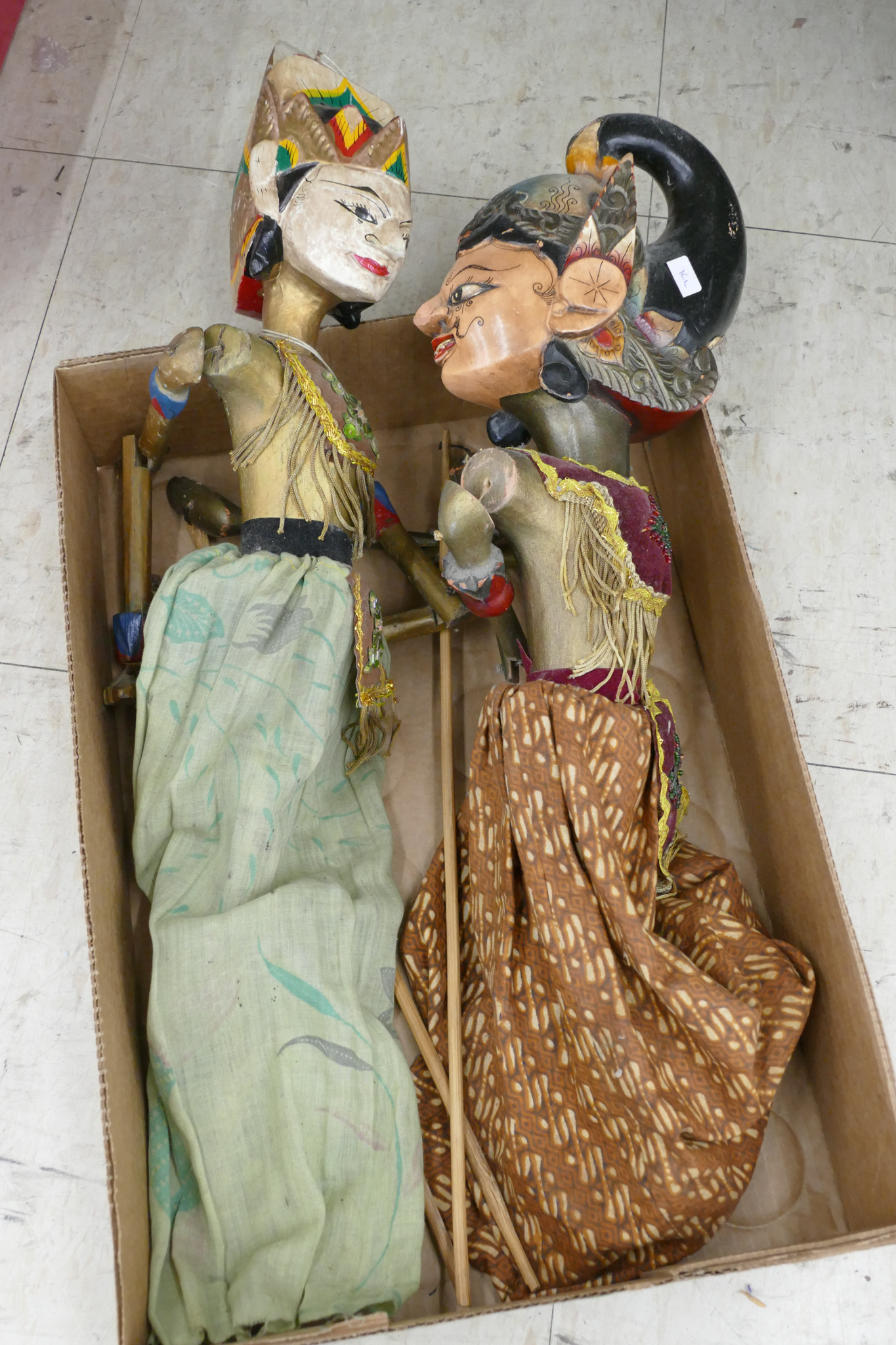 Box Old Indonesian Wood Puppets 368be8