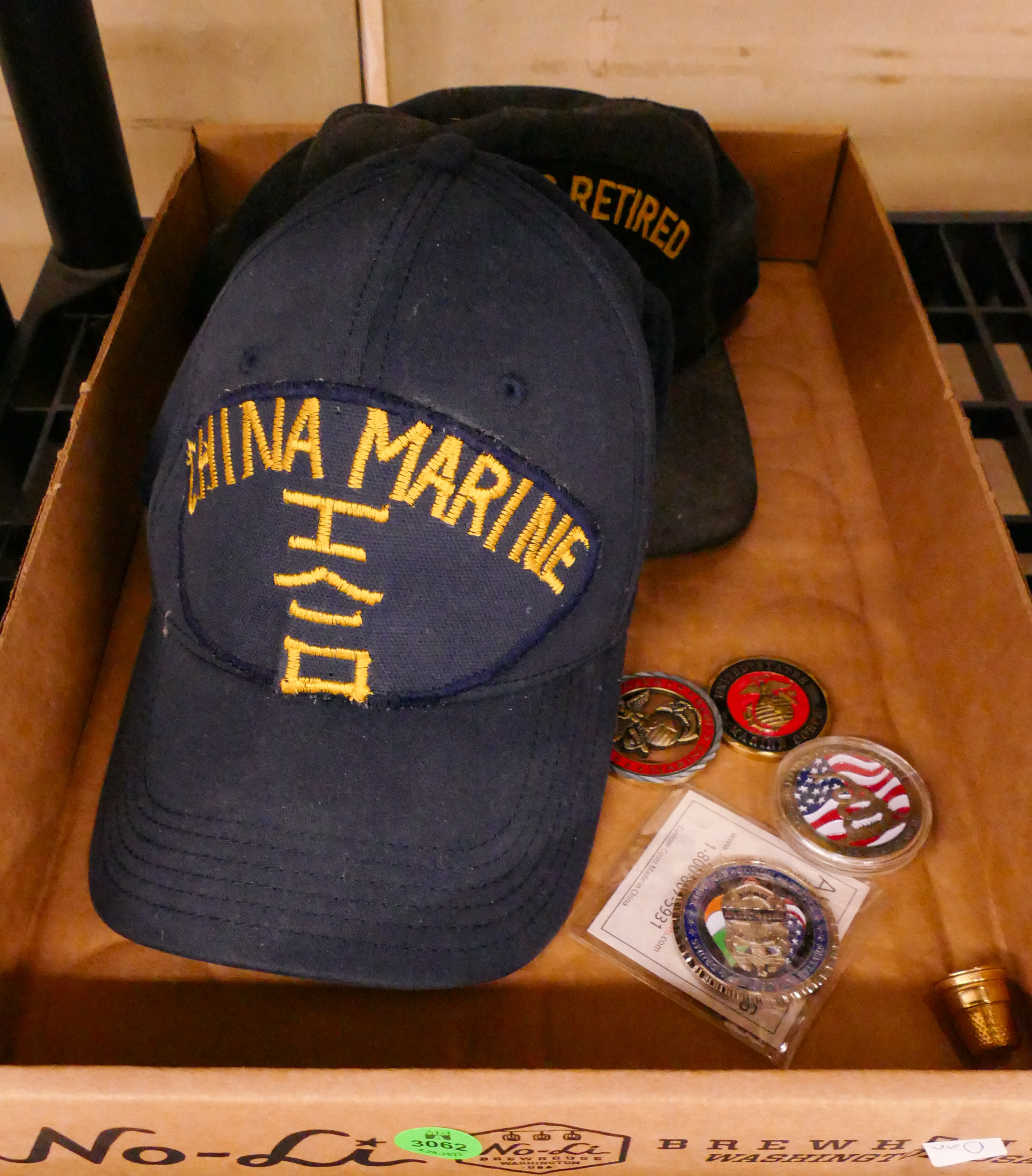 Box US Marine Hats & Medals