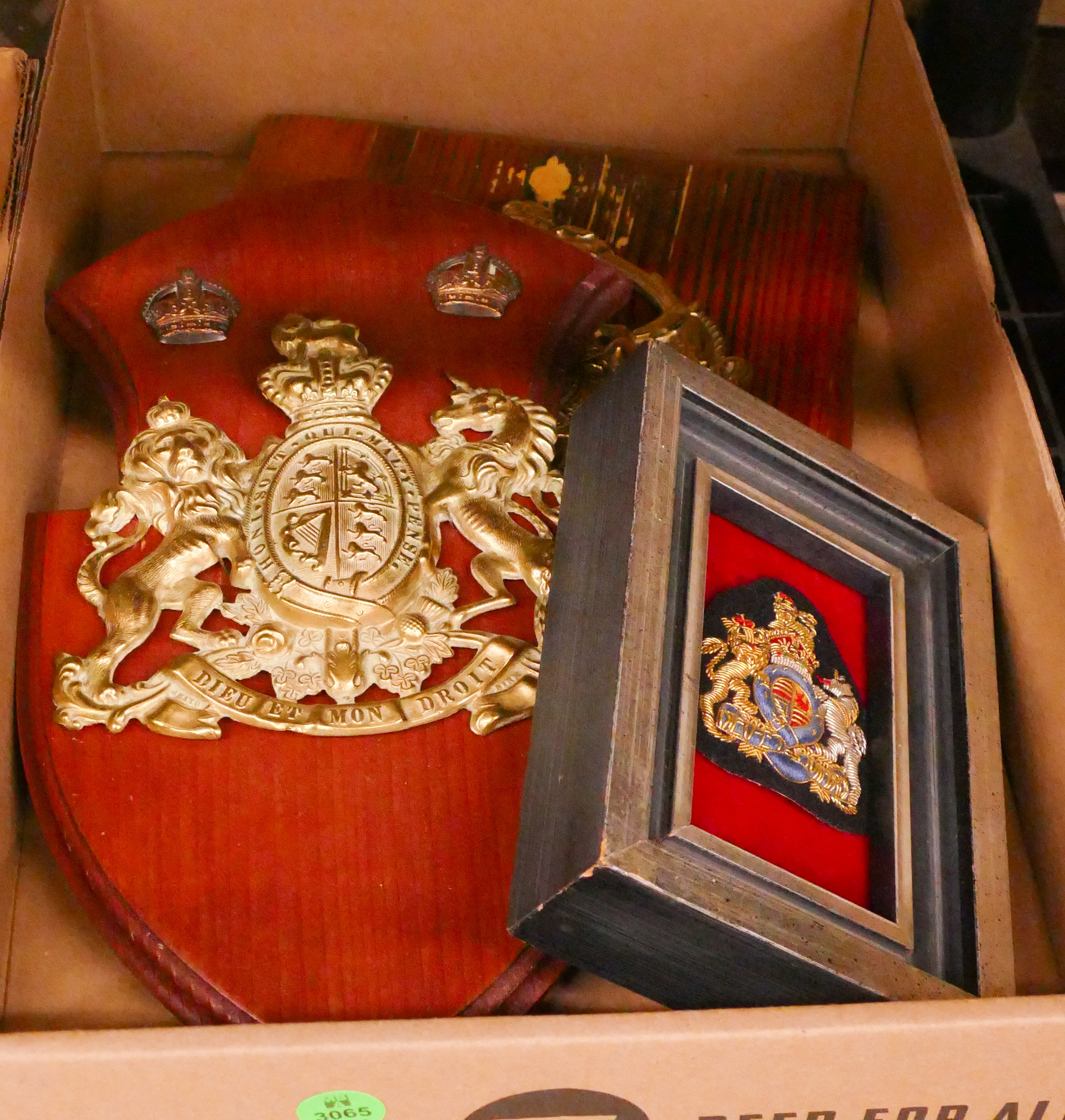 Box British Military Plaques 368c17