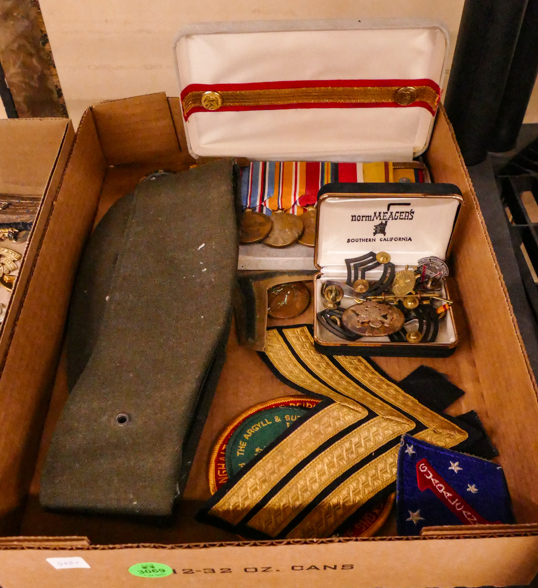 Box Old US Military Insignia