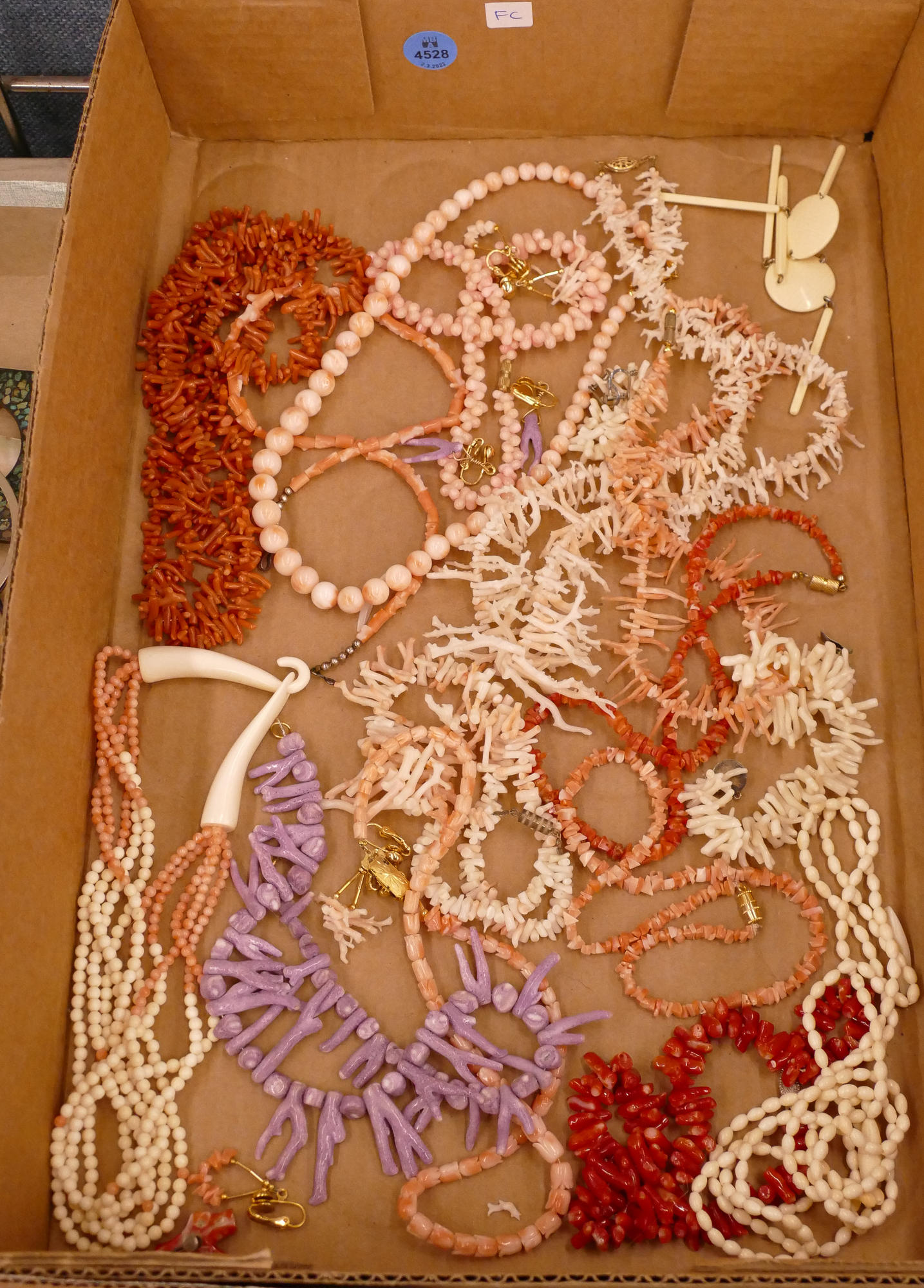 Box Natural Coral Necklaces 368f61