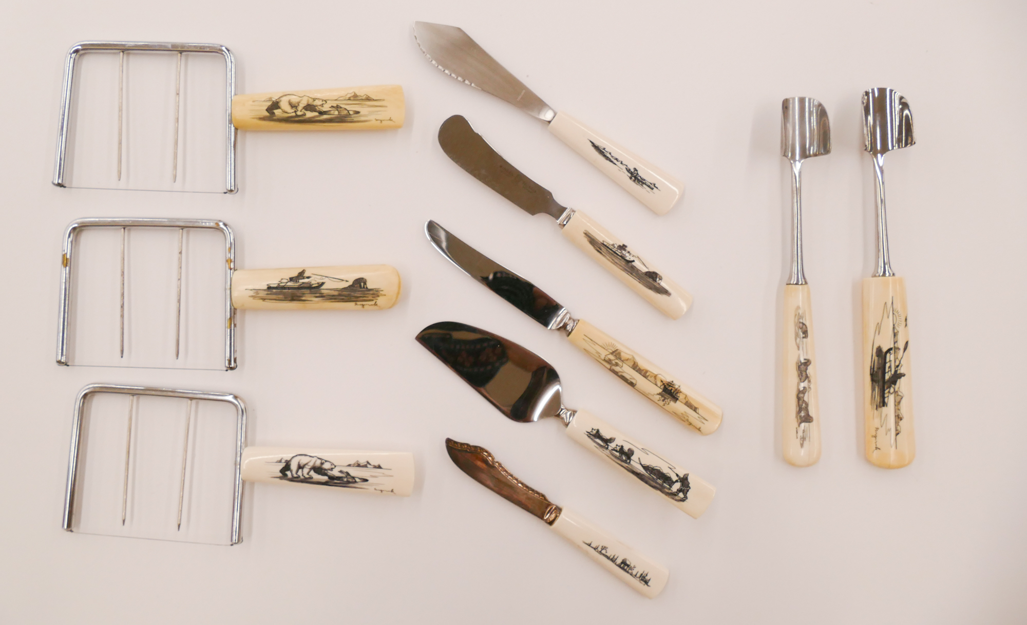 Box Inuit Scrimshawed Cheese Knives