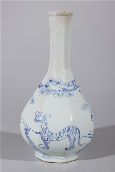 Korean blue and white porcelain 3690d8