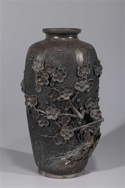 Japanese bronze vase with elaborate