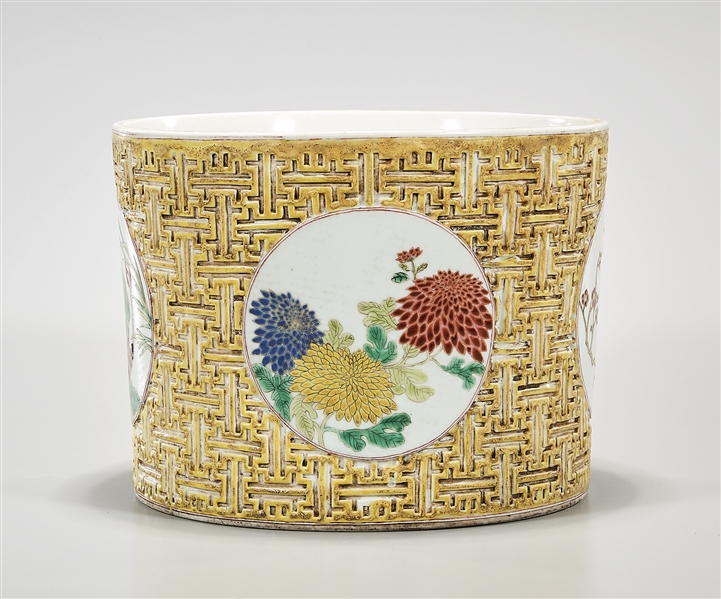 Chinese enameled porcelain brush 369194