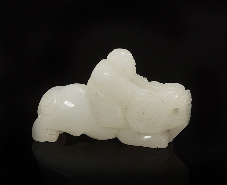 Chinese carved white jade statuette 36919d