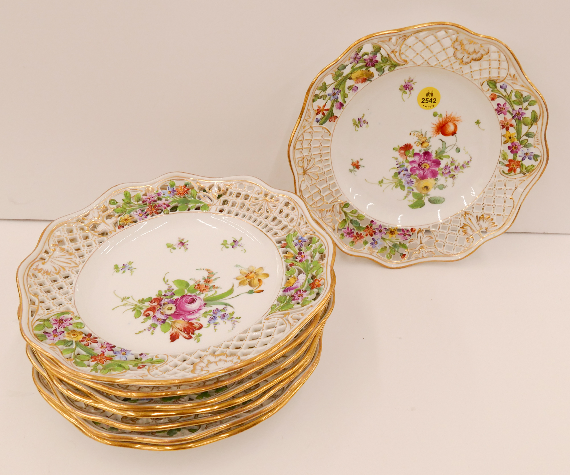 Set 8pc Dresden Pierced Rim Floral