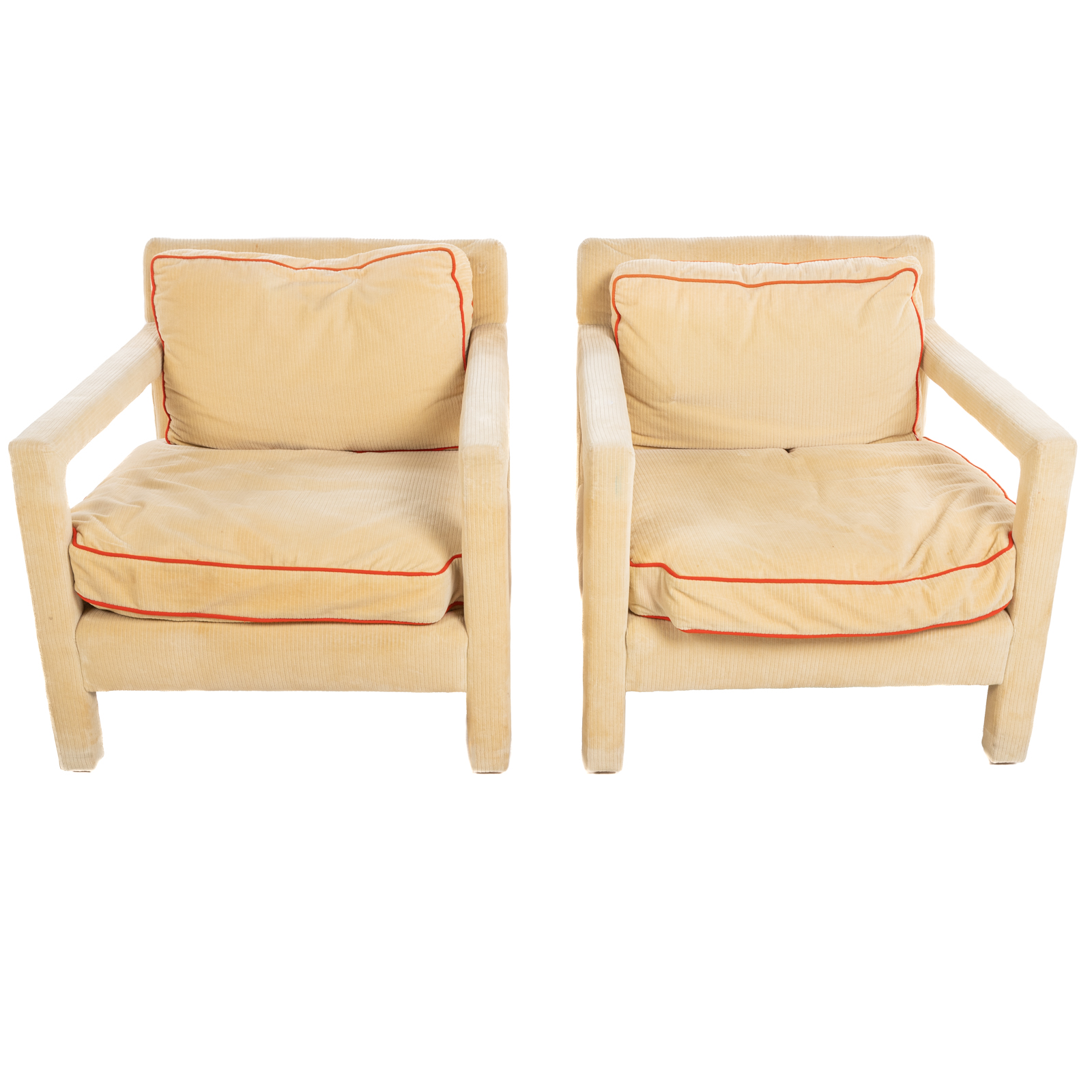 A PAIR OF MODERN UPHOLSTERED CHAIRS
