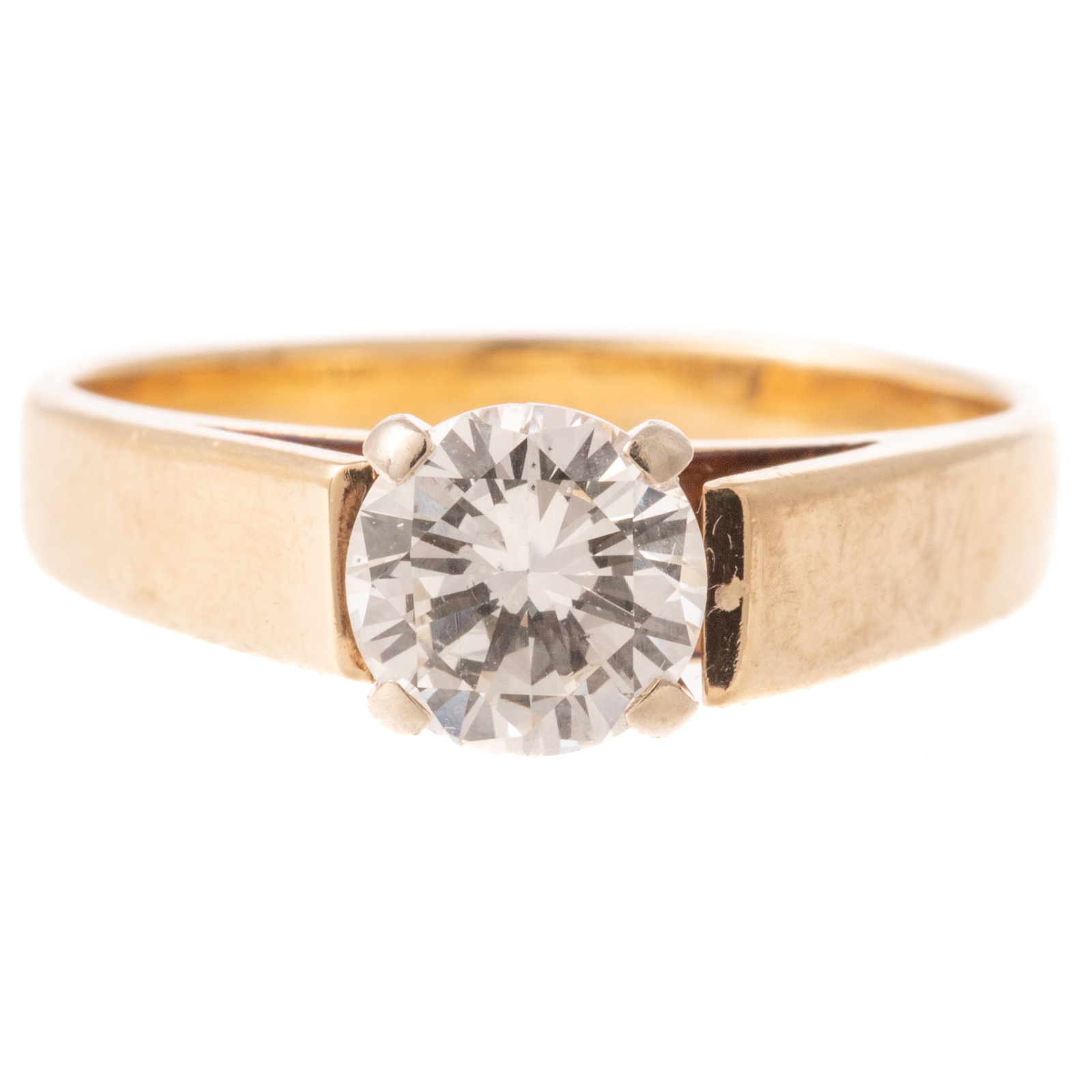 A 0.85 CT DIAMOND SOLITAIRE RING