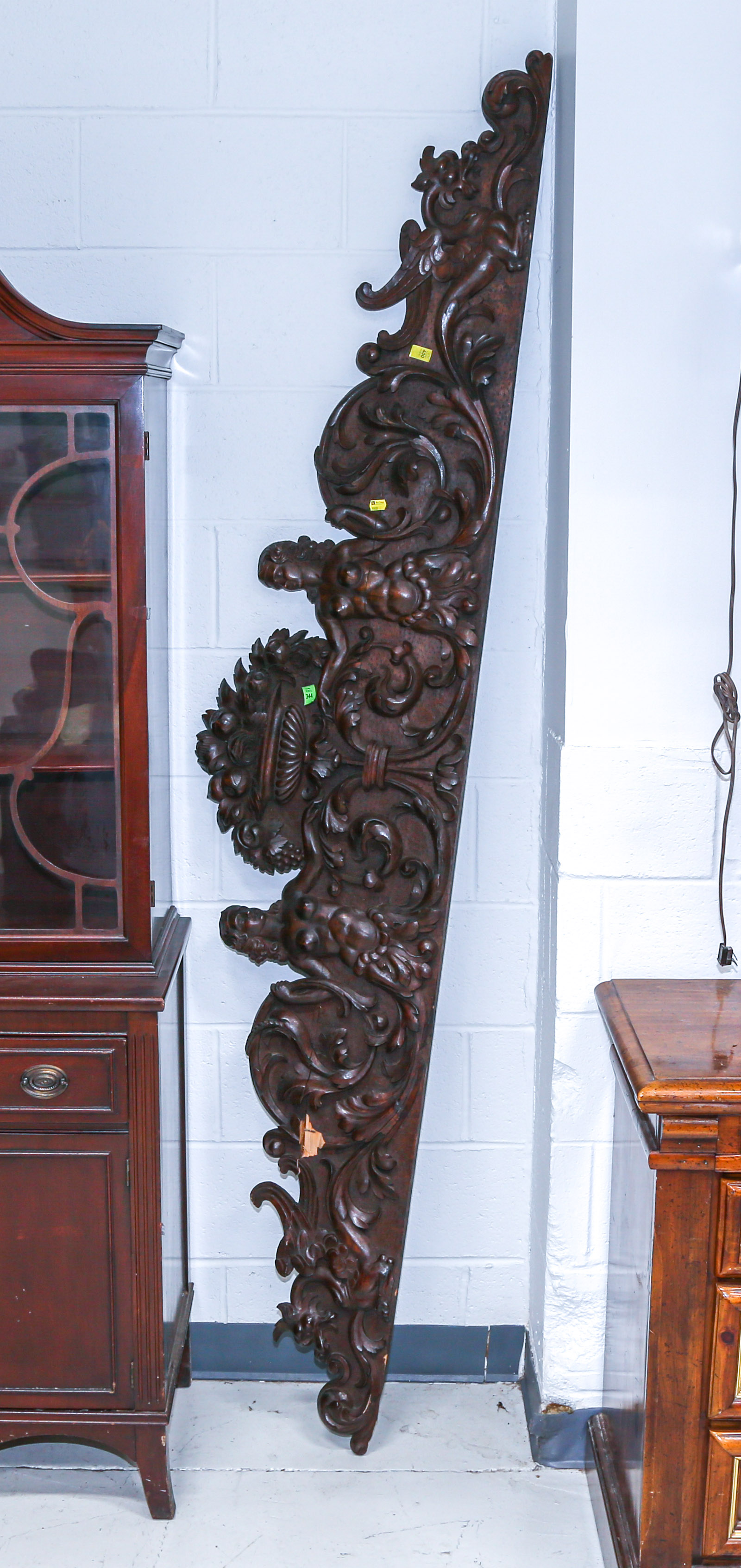 LARGE WILLIAM MARY STYLE CARVED 369731