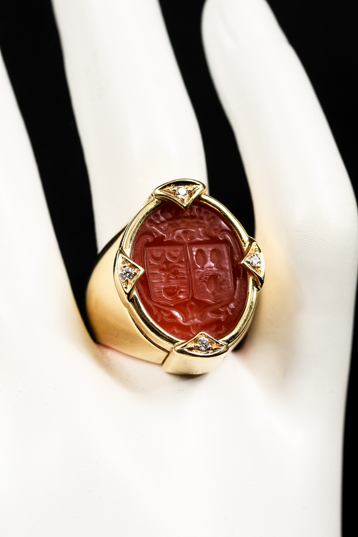 18K CARNELIAN INTAGLIO RING 18K 36977c