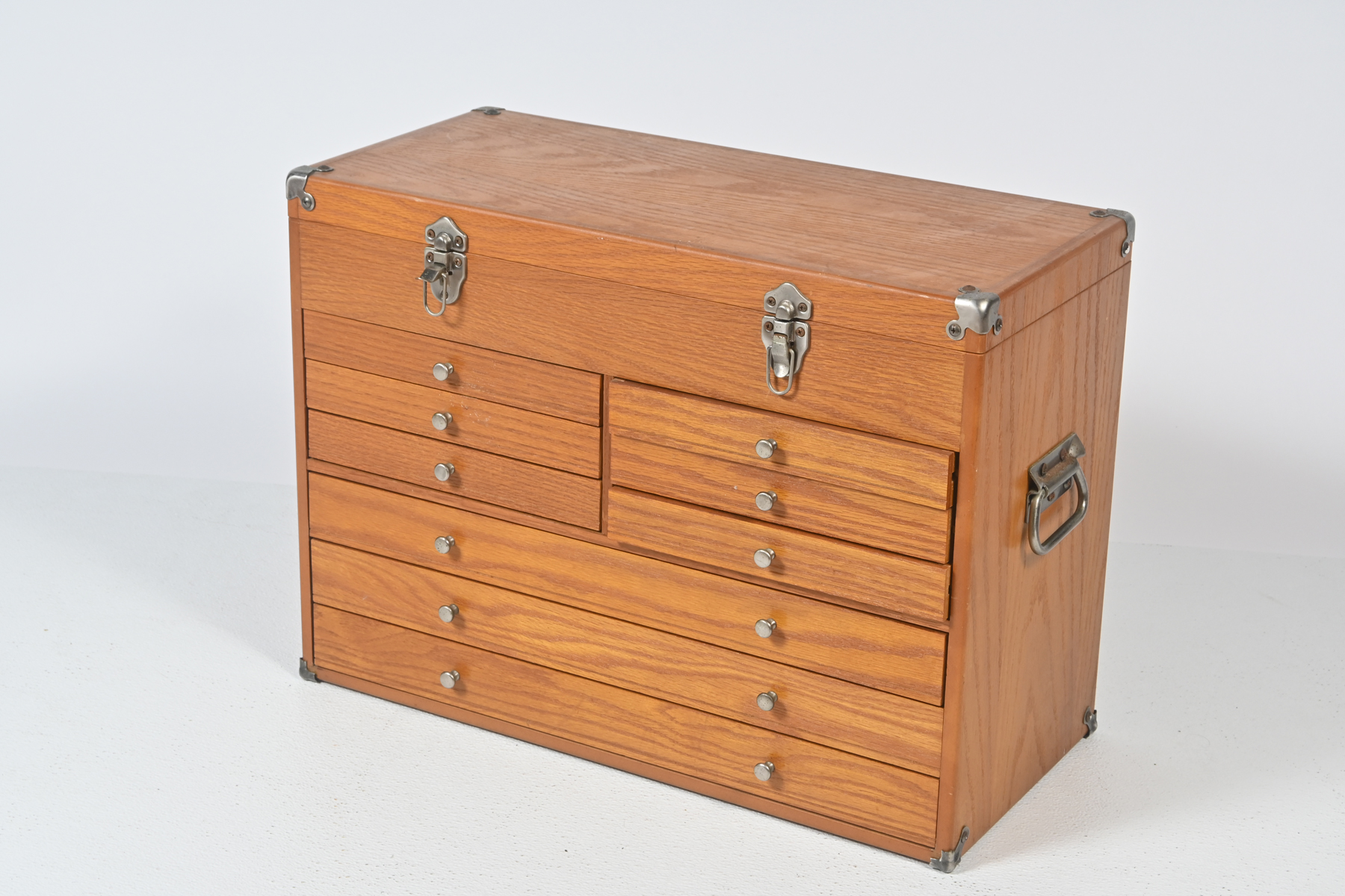 OAK MECHANIC'S CHEST: Oak 9-drawer